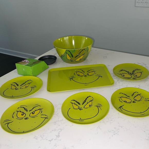 The Grinch Christmas pancake breakfast set ~ NWT - Picture 1 of 4